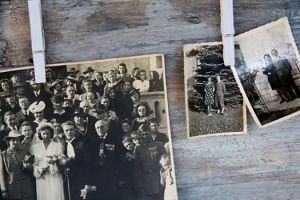 Családi fényképtartó a Balogh család réges-régi  fotójával